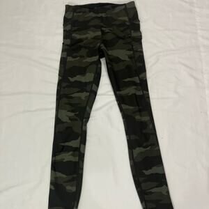 Athleta Green Camo Contender 7/8 Mid-Rise Leggings Zipper Pockets Size XS